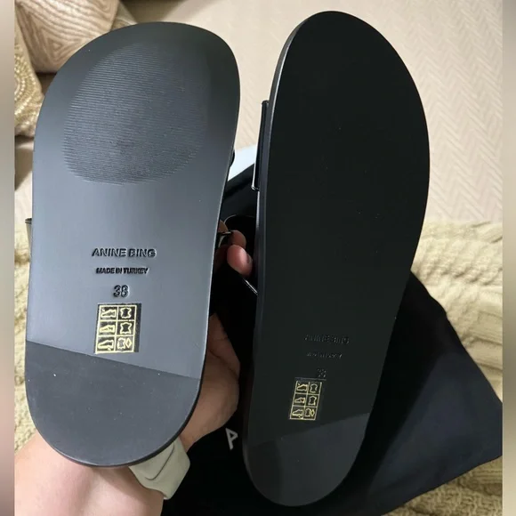 Anine Bing Parker monogramed leather shiny slides - Picture 10 of 11